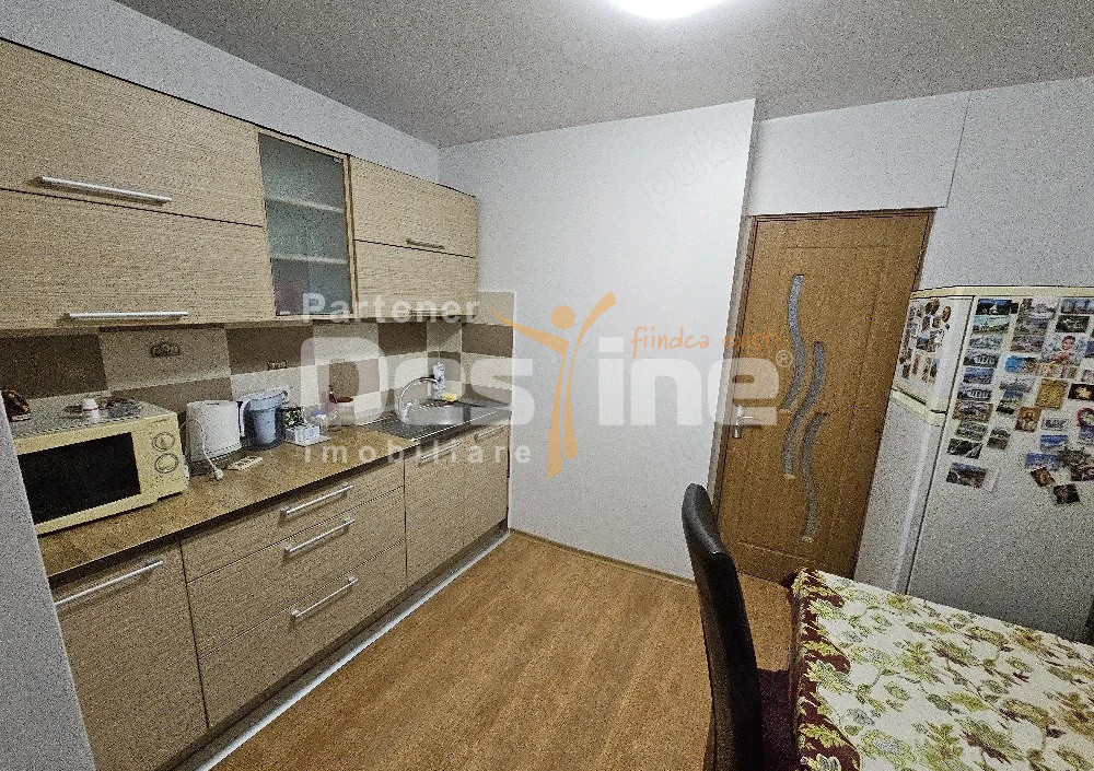vand apartament zona Soarelui