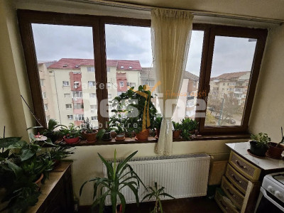 vand apartament zona Soarelui