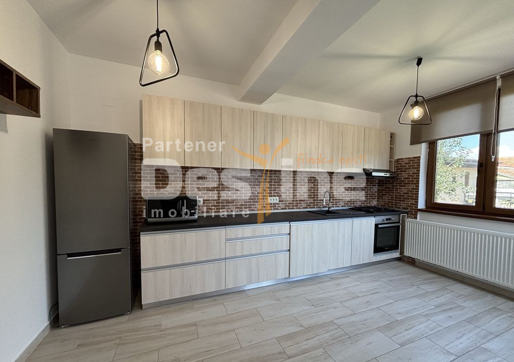  Oferim spre PRIMA inchiere 1/2 duplex renovat complet.