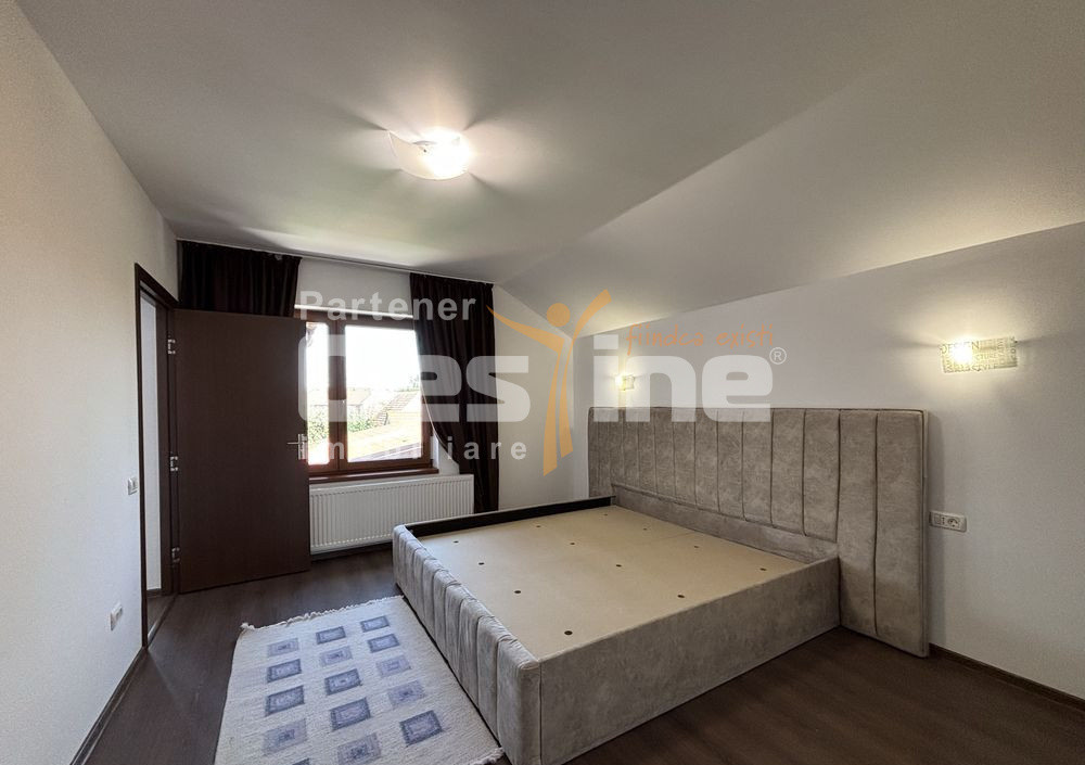  Oferim spre PRIMA inchiere 1/2 duplex renovat complet.