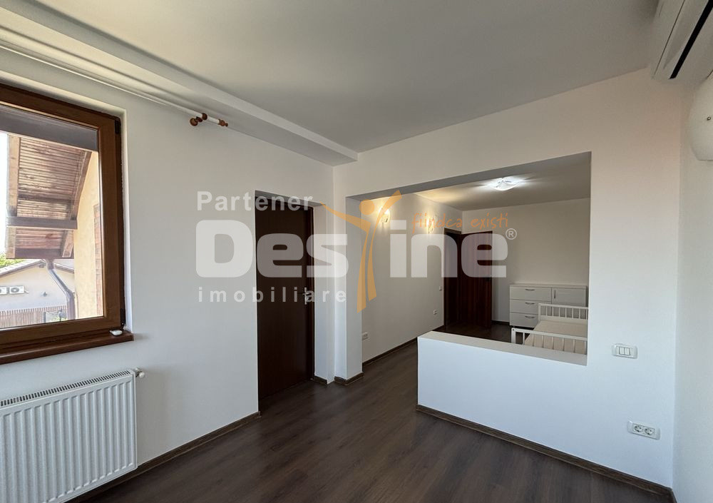  Oferim spre PRIMA inchiere 1/2 duplex renovat complet.
