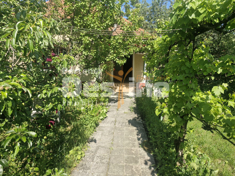 Casă frumoasă - zonă liniștită