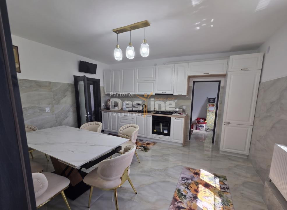 CASĂ DE LUX DE VÂNZARE | Zona REDIU | decomandat, 3 camere, 