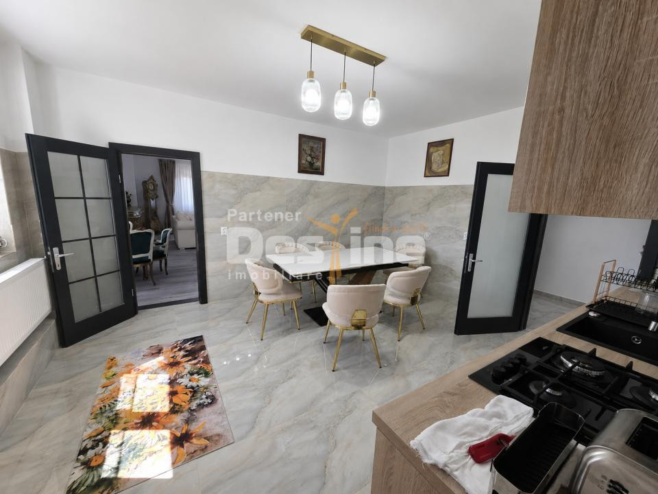 CASĂ DE LUX DE VÂNZARE | Zona REDIU | decomandat, 3 camere, 