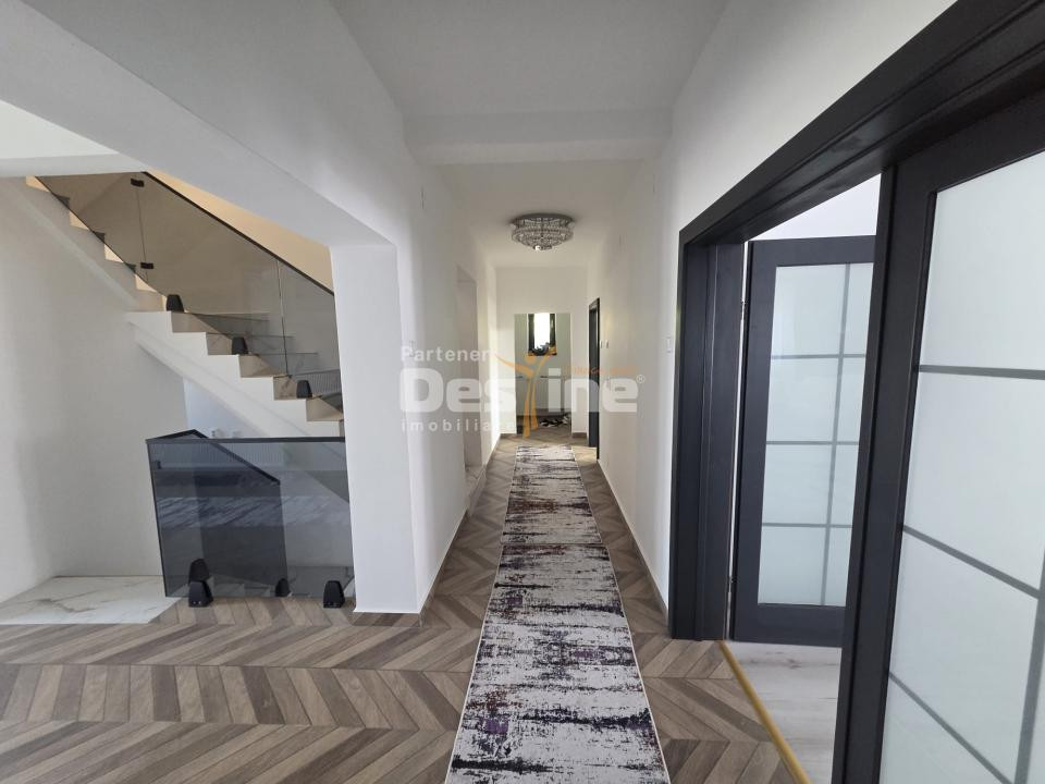 CASĂ DE LUX DE VÂNZARE | Zona REDIU | decomandat, 3 camere, 