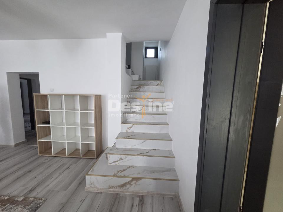 CASĂ DE LUX DE VÂNZARE | Zona REDIU | decomandat, 3 camere, 