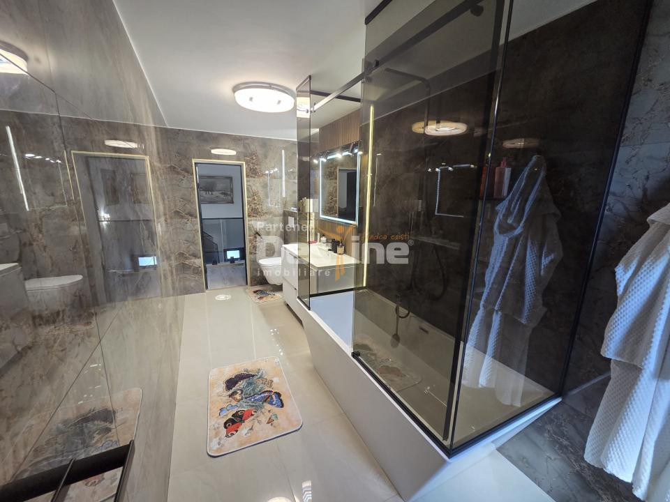 CASĂ DE LUX DE VÂNZARE | Zona REDIU | decomandat, 3 camere, 