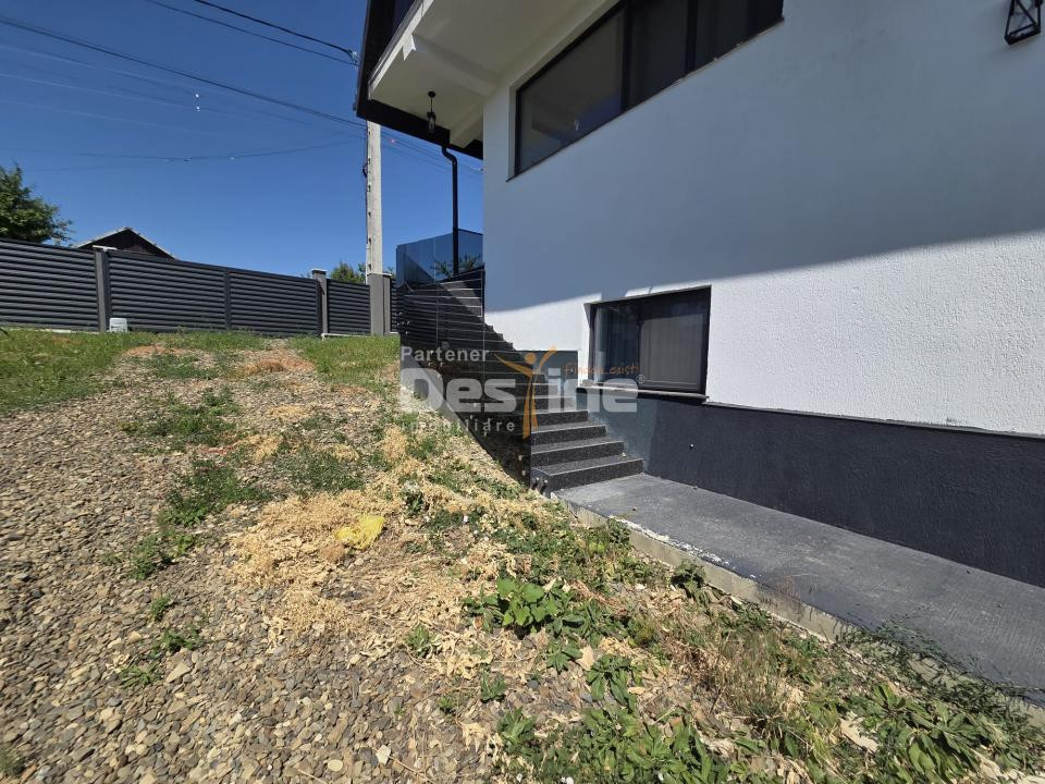 CASĂ DE LUX DE VÂNZARE | Zona REDIU | decomandat, 3 camere, 