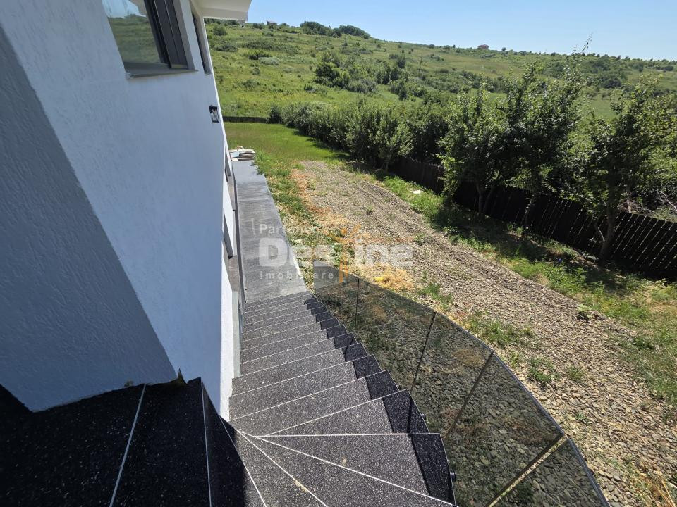 CASĂ DE LUX DE VÂNZARE | Zona REDIU | decomandat, 3 camere, 
