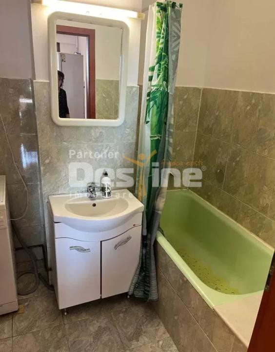Inchiriez apartament 3 camere Zona Modern