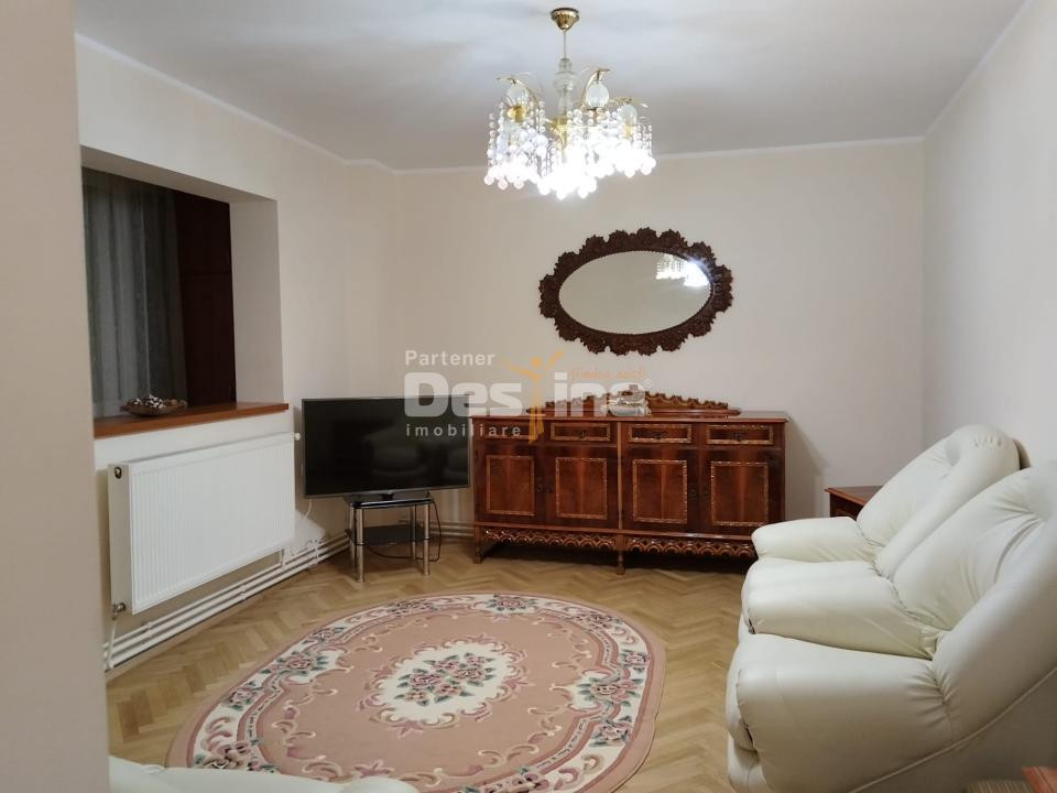 Vă oferim spre inchiriere apatrament 3 camere decomandat