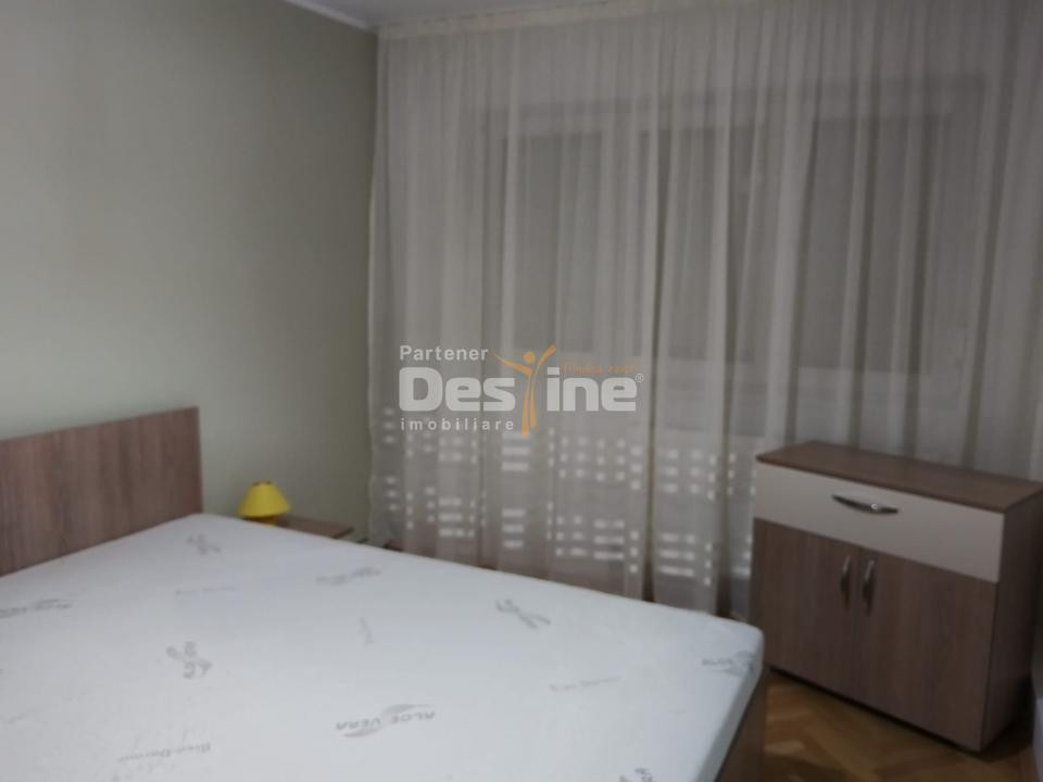 Vă oferim spre inchiriere apatrament 3 camere decomandat