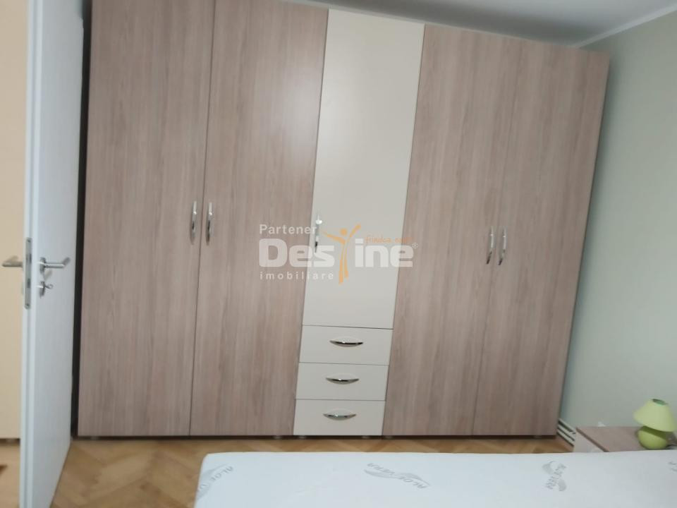 Vă oferim spre inchiriere apatrament 3 camere decomandat