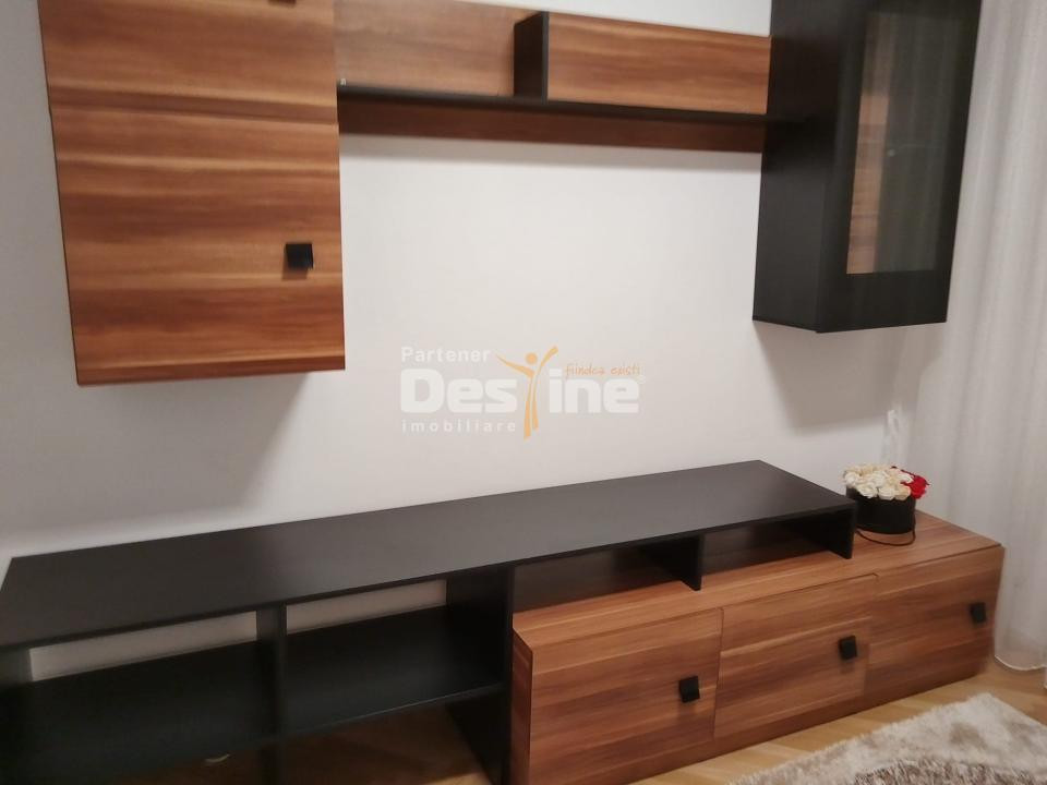 Vă oferim spre inchiriere apatrament 3 camere decomandat