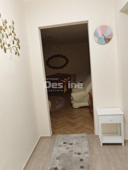 Vă oferim spre inchiriere apatrament 3 camere decomandat