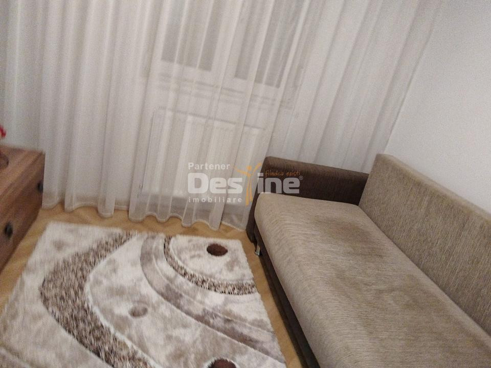 Vă oferim spre inchiriere apatrament 3 camere decomandat