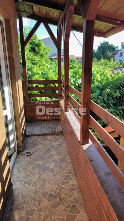 Casă P+E+M + corp secundar , 240 mp teren , 2 garaje , Metrou Bazilescu