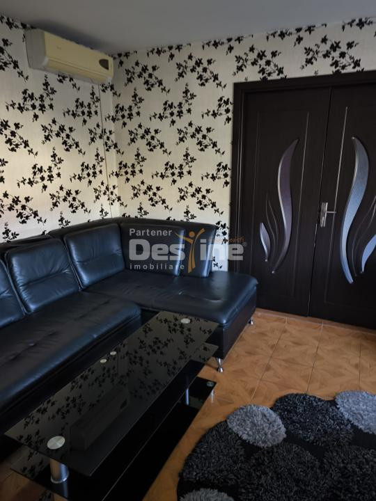 Casă P+E+M + corp secundar , 240 mp teren , 2 garaje , Metrou Bazilescu