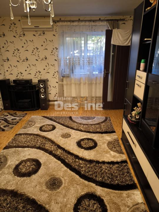 Casă P+E+M + corp secundar , 240 mp teren , 2 garaje , Metrou Bazilescu