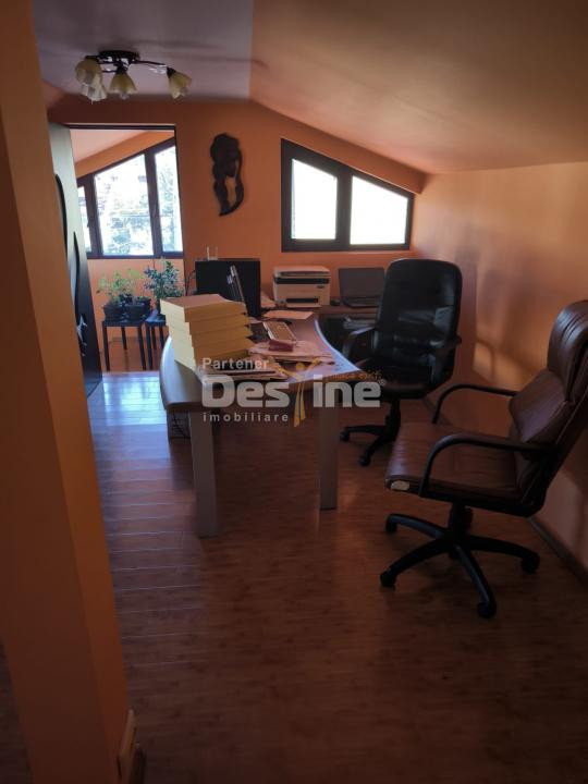 Casă P+E+M + corp secundar , 240 mp teren , 2 garaje , Metrou Bazilescu