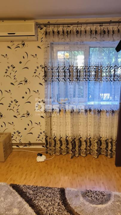 Casă P+E+M + corp secundar , 240 mp teren , 2 garaje , Metrou Bazilescu