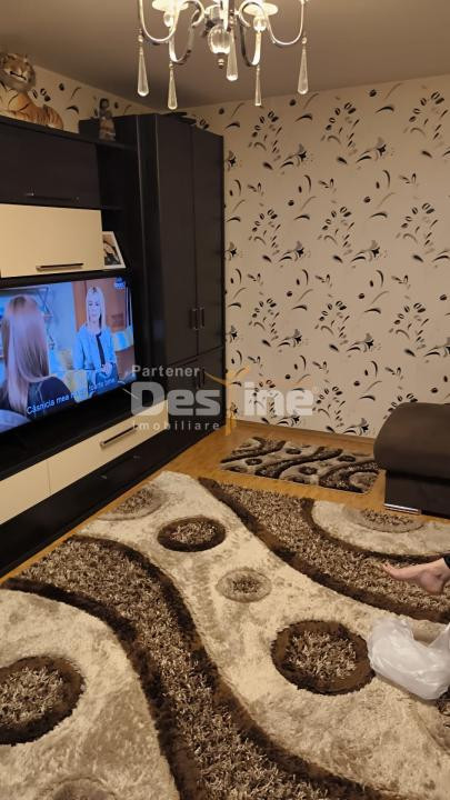 Casă P+E+M + corp secundar , 240 mp teren , 2 garaje , Metrou Bazilescu