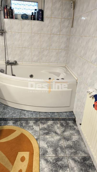 Casă P+E+M + corp secundar , 240 mp teren , 2 garaje , Metrou Bazilescu