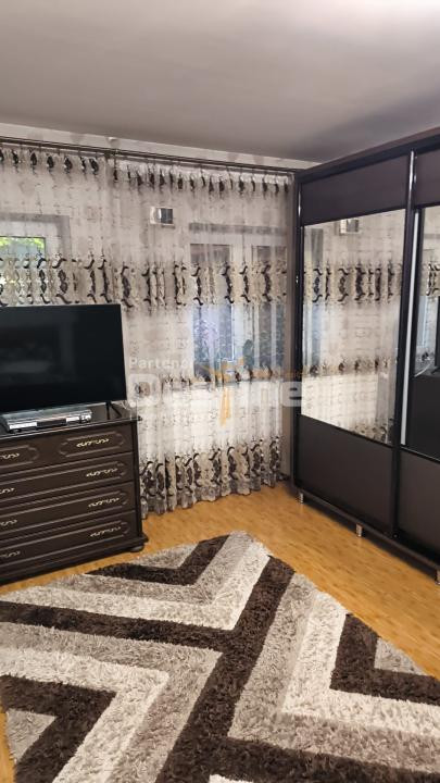 Casă P+E+M + corp secundar , 240 mp teren , 2 garaje , Metrou Bazilescu