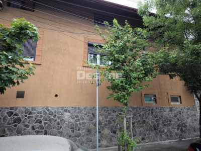 Casă P+E+M + corp secundar , 240 mp teren , 2 garaje , Metrou Bazilescu