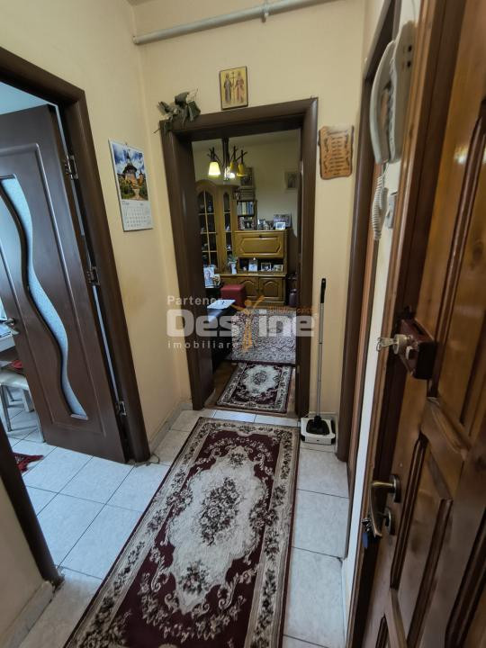 Apartament 2 camere zona linistita etaj intermediar