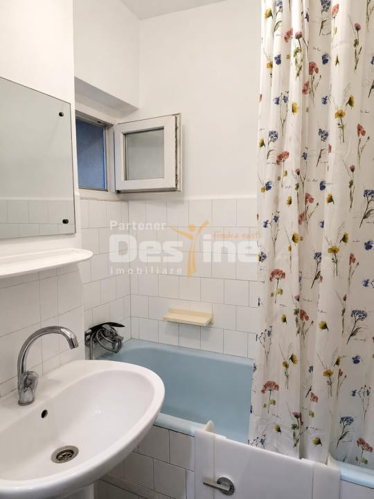 APARTAMENT 3 CAMERE ,DECOMANDAT ,