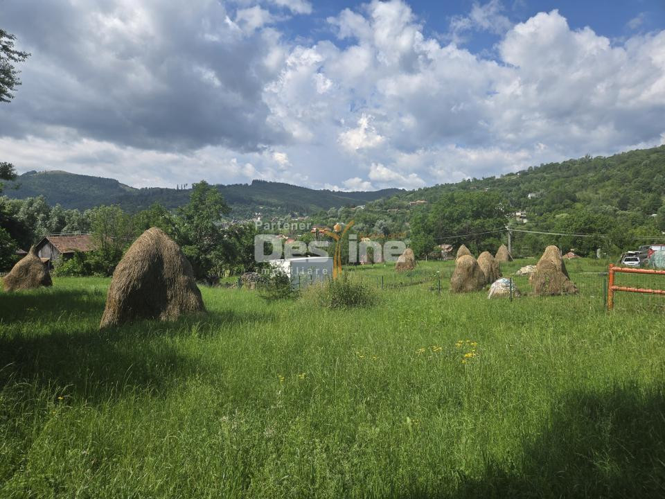 VAND TEREN VALEA DOFTANEI ZONA ERMENEASA 1030 MP