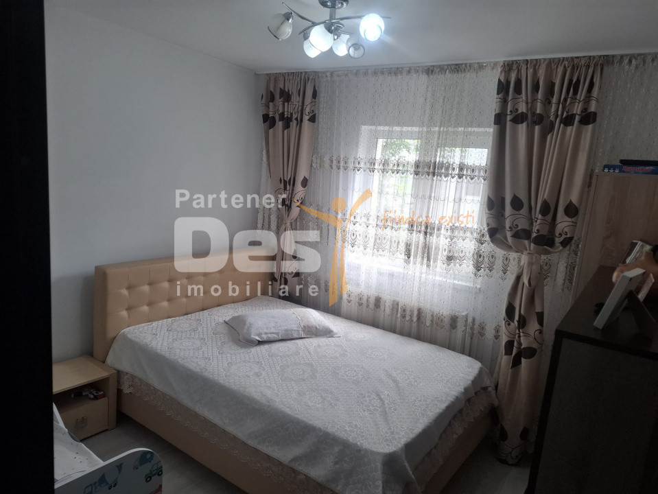 Apartament de vânzare | Zona TĂTĂRAȘI SUD | mobilat, decomandat, 3 camere