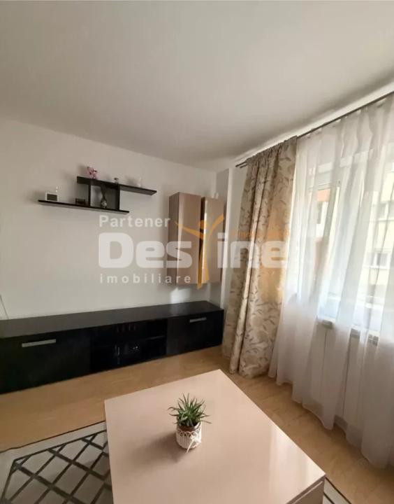 inchiriez apartament cu 3 camere