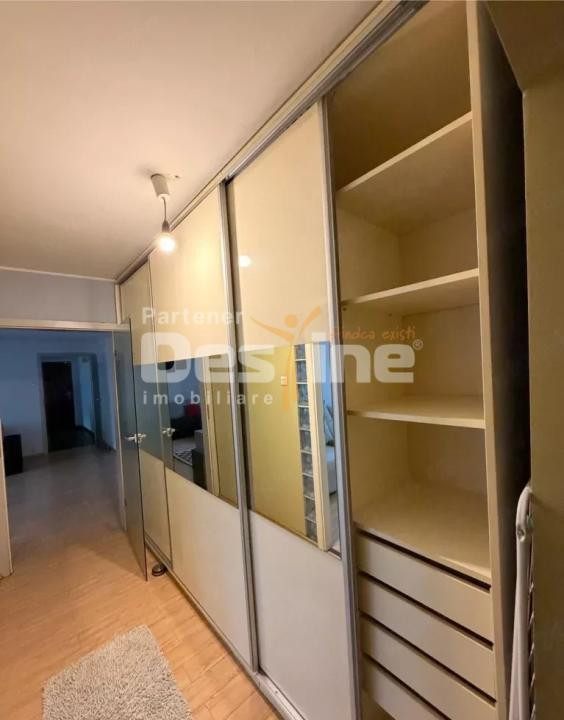 inchiriez apartament cu 3 camere