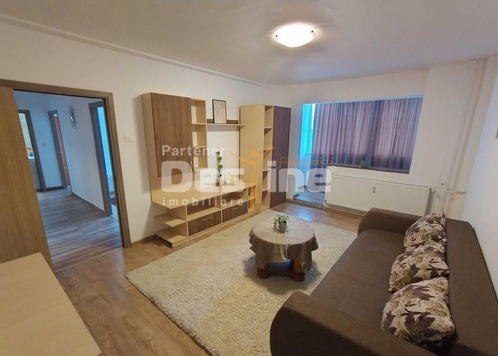 Ofer spre inchiriere, Ap. 3 camere Decomandat, Confort 1