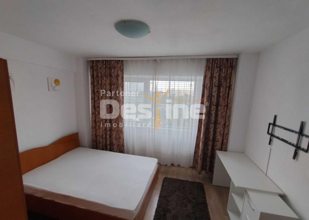 Ofer spre inchiriere, Ap. 3 camere Decomandat, Confort 1