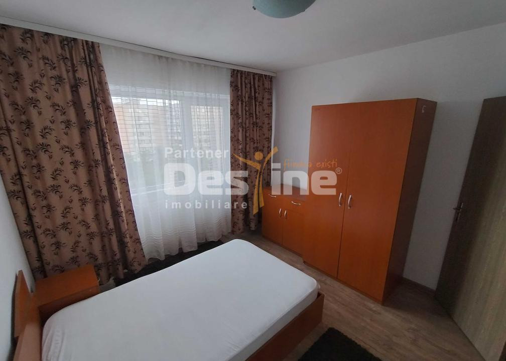 Ofer spre inchiriere, Ap. 3 camere Decomandat, Confort 1