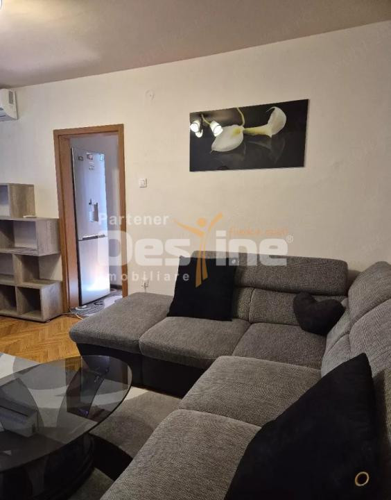 Inchiriez apartament cu 3 camere utilat si mobilat in zona Dacia