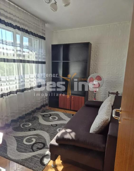 Inchiriez apartament cu 3 camere utilat si mobilat in zona Dacia