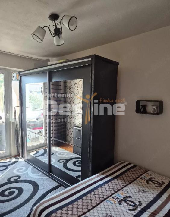 Inchiriez apartament cu 3 camere utilat si mobilat in zona Dacia
