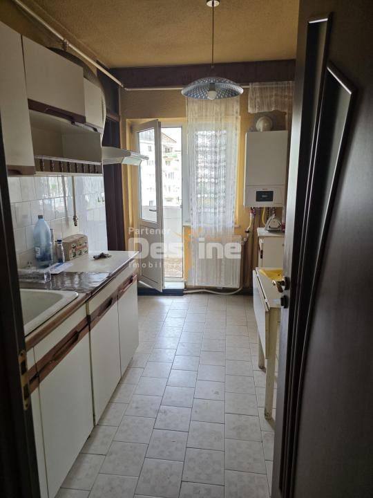Apartament 2 camere, 2 balcoane, etaj intermediar, Bistrița 