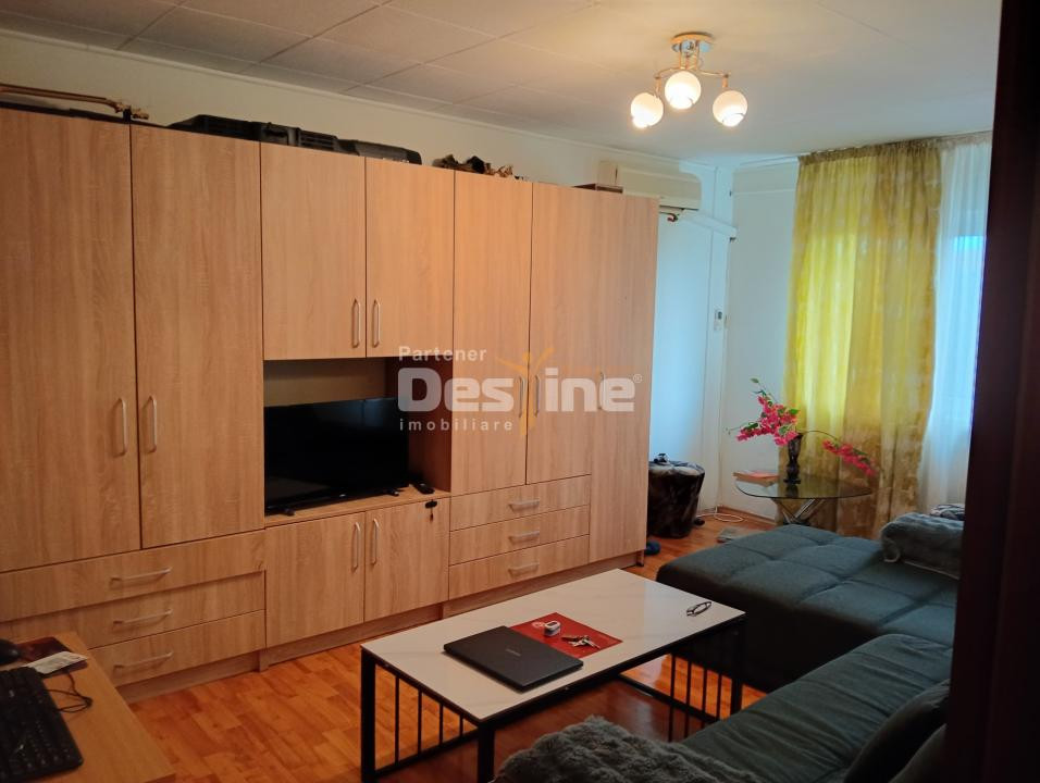 apartament decomandat 3 camere, cartier Rovine
