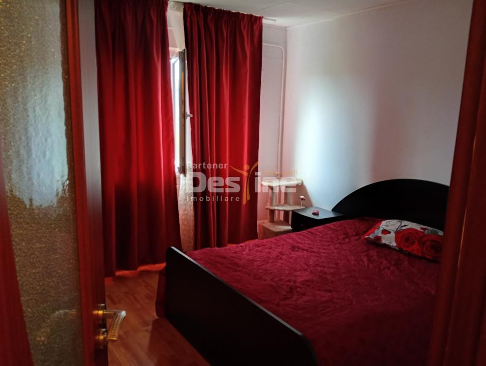 apartament decomandat 3 camere, cartier Rovine
