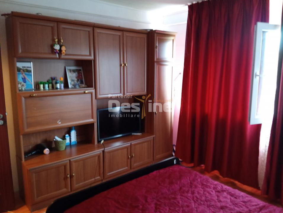 apartament decomandat 3 camere, cartier Rovine