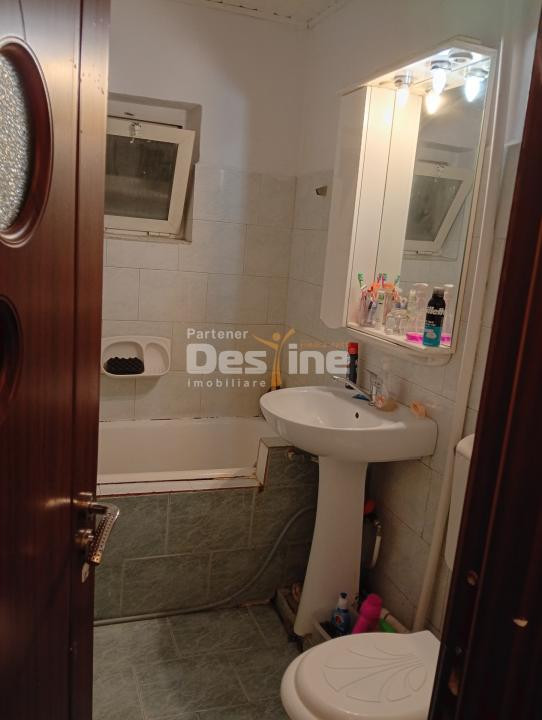 apartament decomandat 3 camere, cartier Rovine