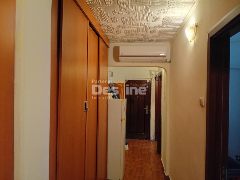 apartament decomandat 3 camere, cartier Rovine