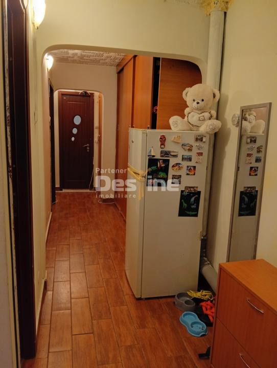 apartament decomandat 3 camere, cartier Rovine