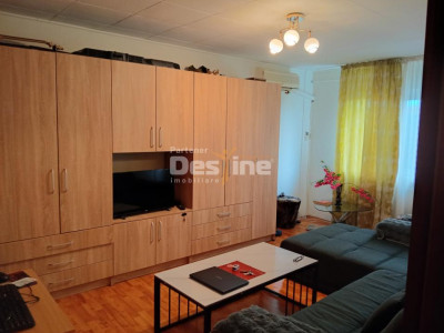 apartament decomandat 3 camere, cartier Rovine