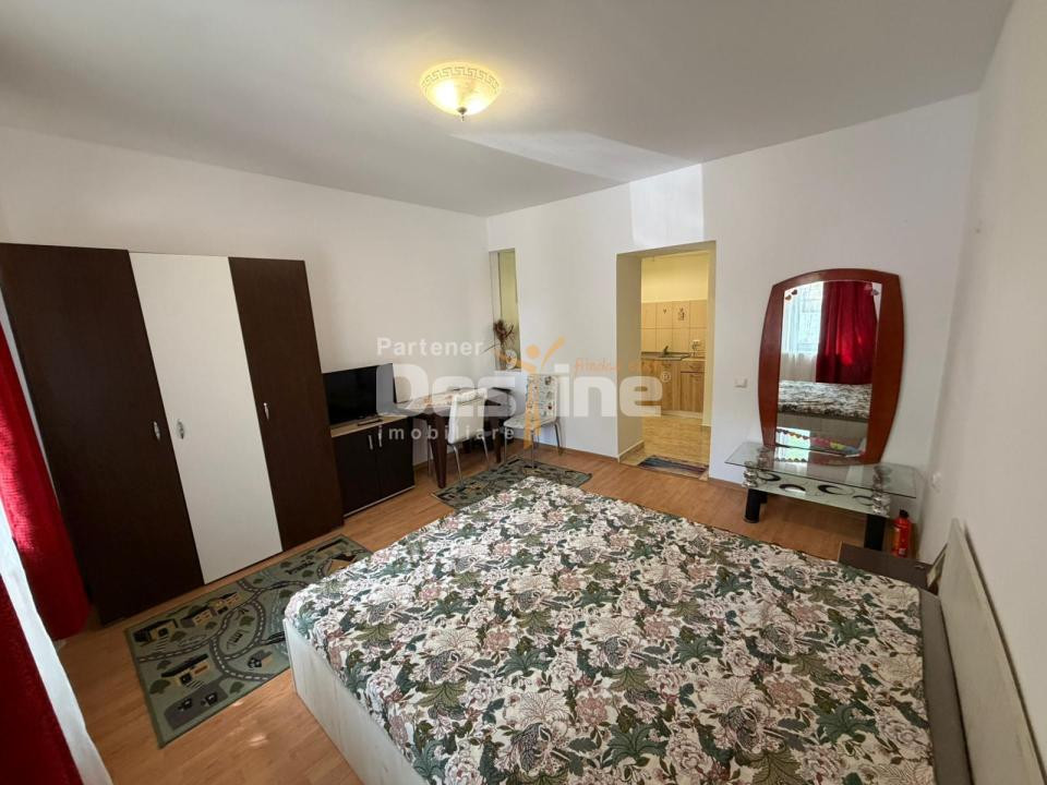 Casa cu 6 unitati, doua locuri de parcare si curte, situata langa AFI Mall 